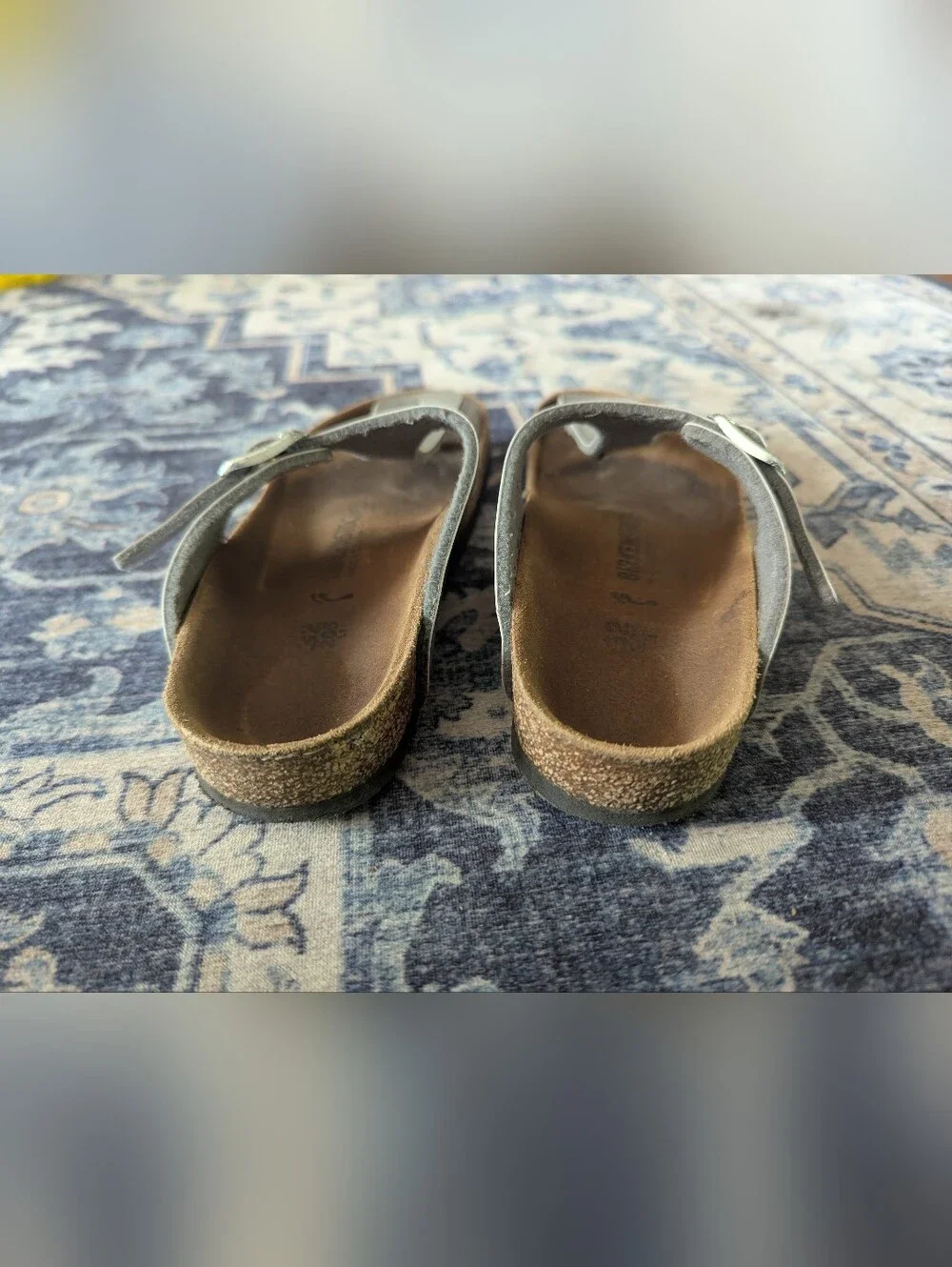 Birkenstock Gizeh Silver Sandals Size 32 Or Kids 1-1.5